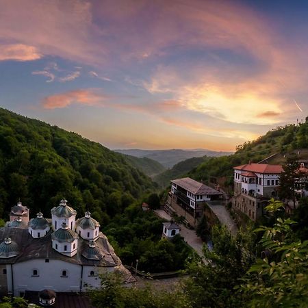 Hotel Manastir Sv. Joakim Osogovski Kriva Palanka ภายนอก รูปภาพ