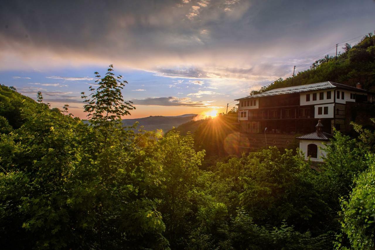 Hotel Manastir Sv. Joakim Osogovski Kriva Palanka ภายนอก รูปภาพ