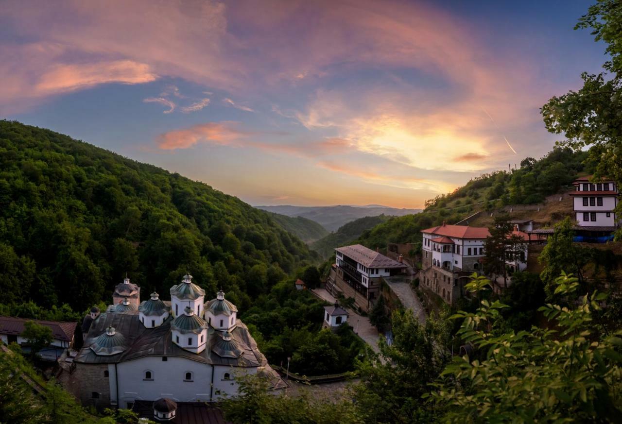 Hotel Manastir Sv. Joakim Osogovski Kriva Palanka ภายนอก รูปภาพ